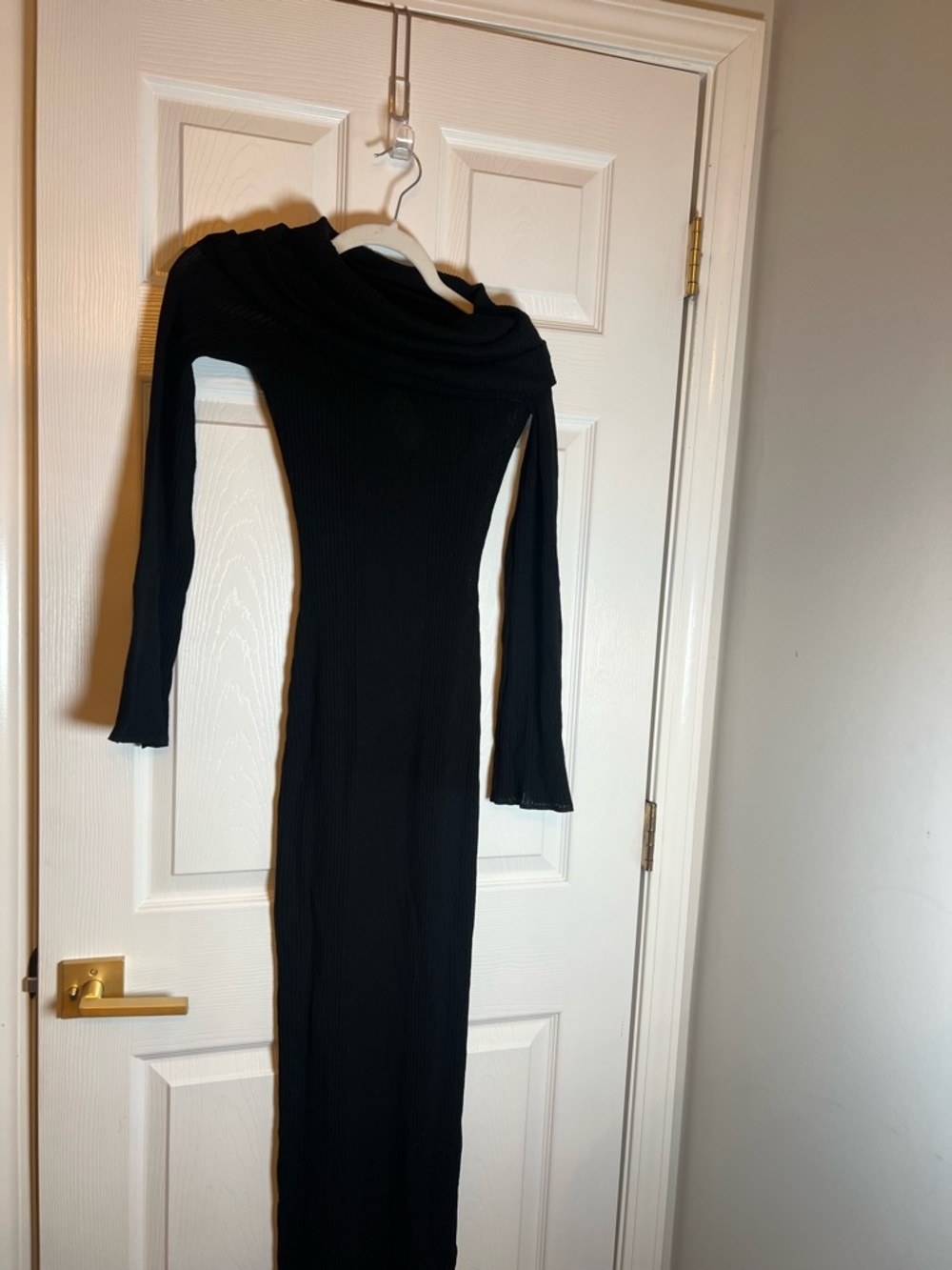SEROYA Galleria Dress in Black - Picture 4 of 8